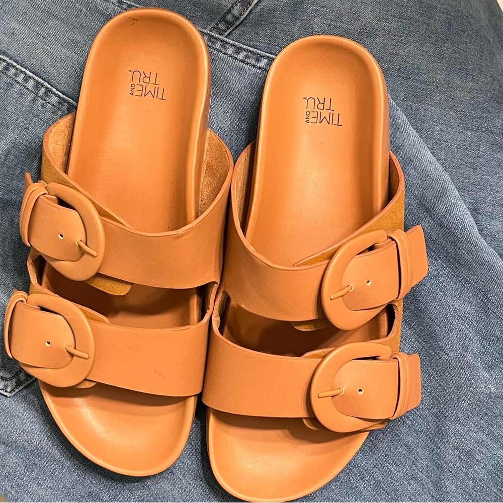 7W Time and Tru Cognac Tan Adjustable Buckle Sandal with Formed Footbed